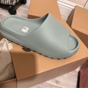 adidas YZY Slide Box in Brown Cardboard